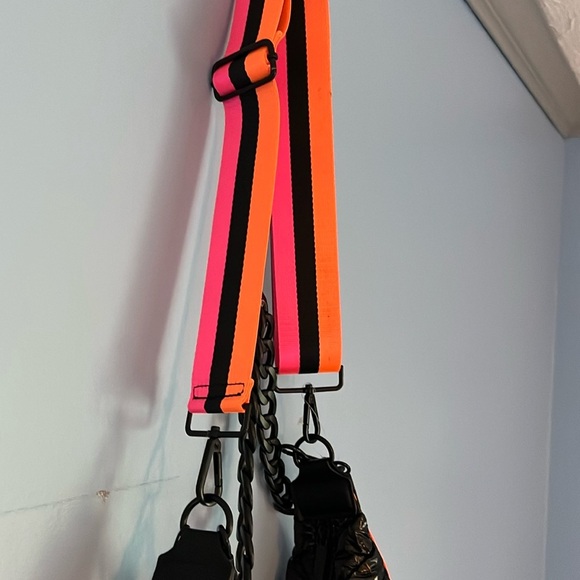 BCBGENERATION BLACK PUFFER CROSSBODY BAG WITH LINK CHAIN - Picture 8 of 16